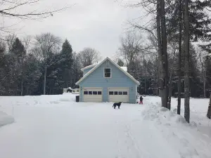 Studio 154 tucked away, peaceful and convenient access to the upper valley NH.