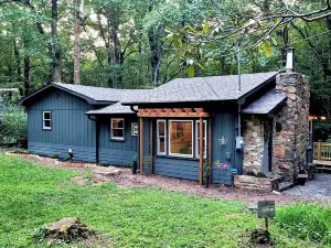 Get Cozy & take in the beauty of Groundhog Mountain @ the Cozy Doe!