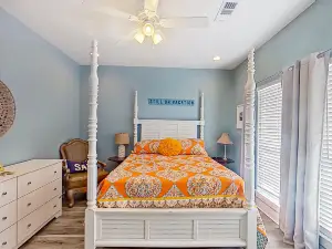 Seaside Serenity - Unit 1: Beachfront Haven in Port Bolivar, TX