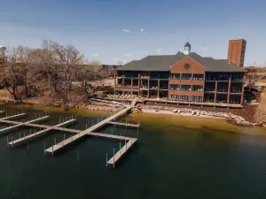 Shoreline Hotel