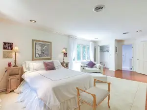 Quiet Getaway w/ Deck: 18 Mi to Downtown Baltimore