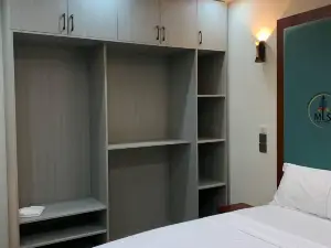SUMMIT GUEST HOUSE