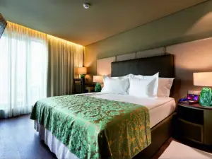 Hotel Jaguar Oporto - Airport to Hotel and City is a Free Shuttle Service