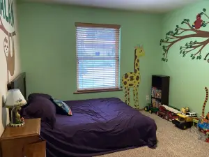 Cozy, spacious and child-friendly. Short walk to town