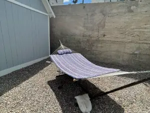 Bright 3 bedroom, 2 bath home; game room w/ arcade machines - basketball machine