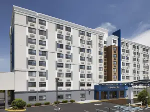 Hampton Inn by Hilton Newark Airport