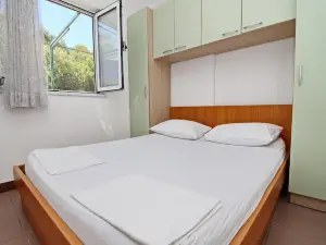 Apartments Neven - One Bedroom Apartment with Terrace and Garden View (A2)