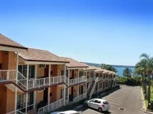 トゥーフォールド ベイ モーター イン