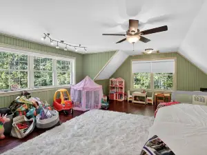 골프, 수영장 및 영화관이 있는 그레이 우드랜드 이스케이프 5 베드룸 홈