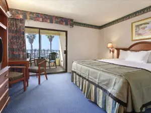 Travelodge by Wyndham Sunset-Huntington Beach Ocean Front