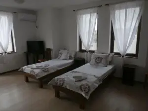 Remarkable 2-Bed Apartment in Aleksandrovo