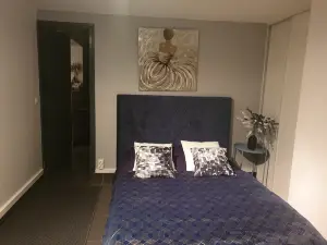 Room in Guest Room - Quiet Independent Room