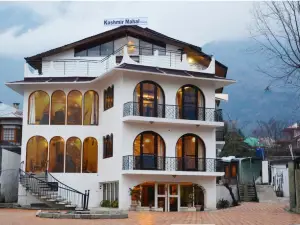 Kashmir Mahal Resorts by Dal Lake