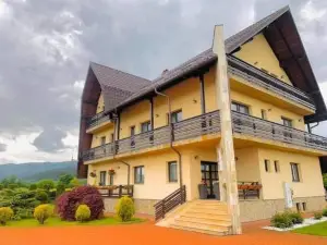 Pensiunea Miorița Putna