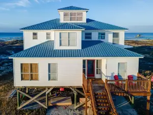 The Bay House - Private Bay Beach! Short Walk to the Water. Outdoor Space Galore! 3 Bedroom Home