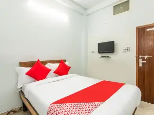 OYO 28472 Hotel Shree Palace