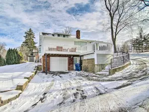 Barrington Home w/ Deck Near Fox River!