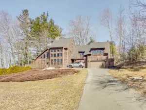 Lakefront Hinsdale Unit: Covered Porch w/ Hammock!