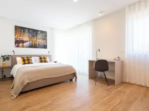 En Suite Bedrooms at Reckenthal House by Rentaroo