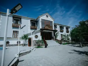 LakeSide Hotel & Spa