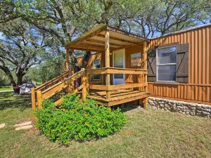 Quiet Utopia Cabin w/ Deck & Mountain Views!