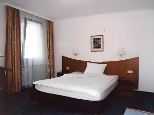 Hotel Zwei&Vierzig