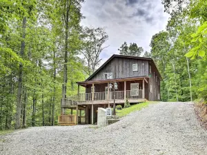 Red River Gorge Cabin w/ Private Hot Tub!