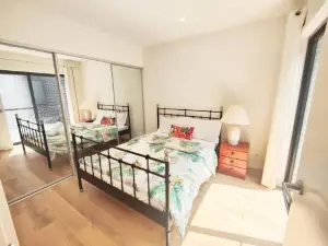 Brand New Settled House Near Shops with Netflix