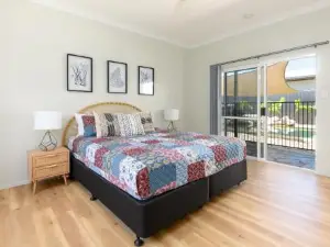 Absolute Beachfront Family Home - Cooya