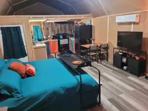 Cozy cottage in a quiet peaceful area, and just 5 minutes from town.