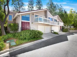 Full 2Bd/2Ba Home in Oak Park w/ Garage and more