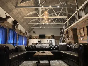 Luxurious Otter Pointe