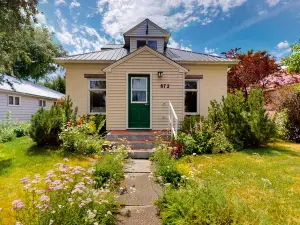 Ashton Awe| House in Ashton with mountain view, W/D, & dog-friendly