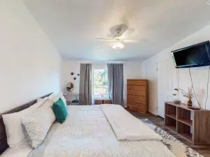 Serene waterfront haven with lake views, fenced yard & home office
