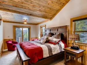 Game Room, Sauna, and Hot Tub - Luxurious Rustic Retreat