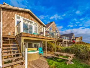 Hot Tub and Spectacular Sea Views - Stunning Coastal Retreat