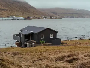 Waterfront Retreat | 2 Br Boathouse