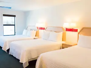 Two Sunsets Hotel
