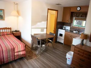 Adams Golden Acres Motel