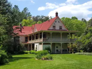 Hummingbird Inn