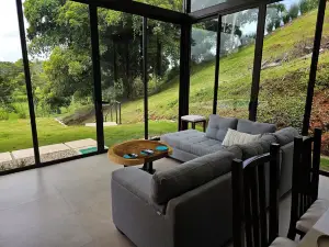 New Modern 3-bdrm/3-bth house with all amenities - 5 minutes to the beach!!!