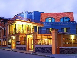 Uniqato Hotel