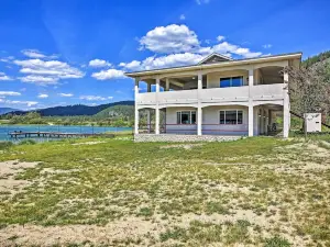 Massive, Grand Chic Getaway on Pend Oreille River!