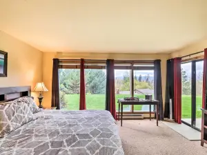 Bigfork Condo w/ Hot Tub Access, by Lake!