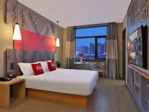 Ibis Hotel (Beijing Changping Subway Station)