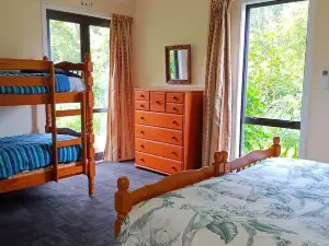 Purple Hen Country Lodge