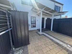 U2 at Moana Beach Esplanade - Exclusive 2 Bdrm Apt - WiFi - Spa - Pet Friendly