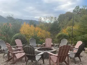 Secluded Retreat- Endless Mtn Views, Rushing Stream, Waterfalls- Sleeps up to 18
