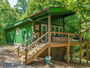 Luxurious Hot Tub and Stunning Nature Views - Exquisite Woodsy Retreat