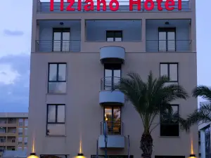 蒂齊亞諾酒店